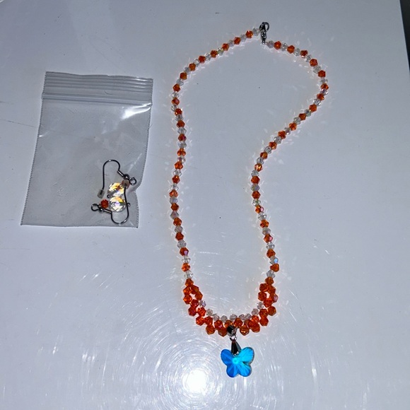 (4 for $20) Butterfly Beaded Necklace & Earrings 🧡 - Picture 2 of 5